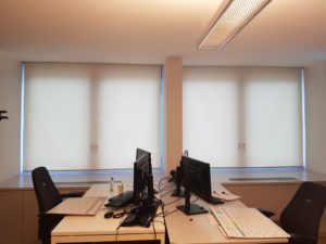 Stores solaires à enroulement - bureau