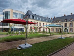 parasol pied déporté protectionsolaire maison de retraite résidence bellan (14)