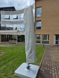 parasol pied déporté protectionsolaire maison de retraite résidence bellan (25)