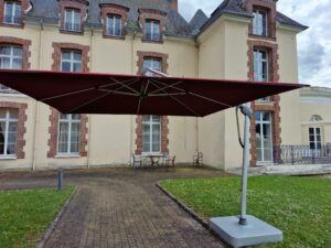 parasol pied déporté protectionsolaire maison de retraite résidence bellan (3)