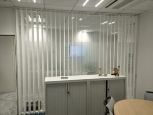 professionnel bureau paris store bandes verticales californien blanc manoeuvre manuelle chainette intimité secret (1)