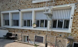 store descente verticale blanc electrique professionnel la poste essonne 91 (5)