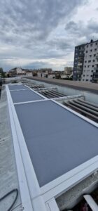 store veranda protection solaire terrasse paris val de marne gris blanc électrique toiture (13)